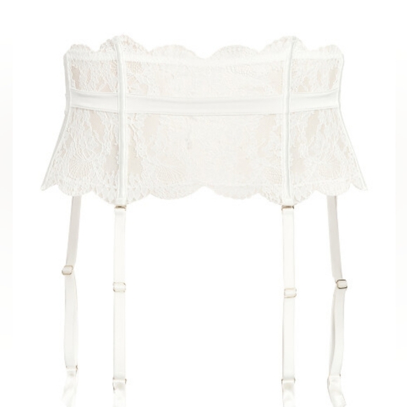 City Chic Other - New ivory garter with boning